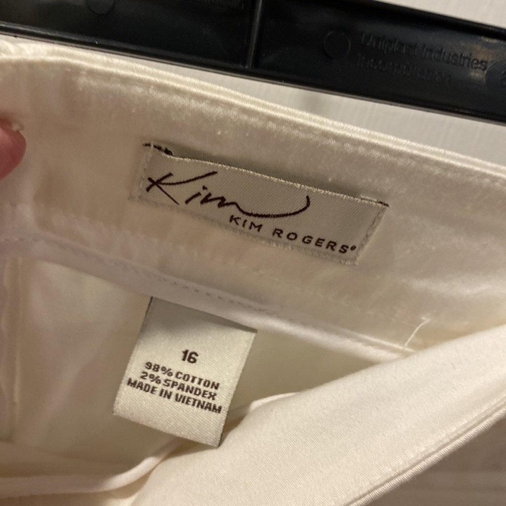Women’s Kim Rogers white skirt. Size 16. In excellent condition. - Picture 2 of 2